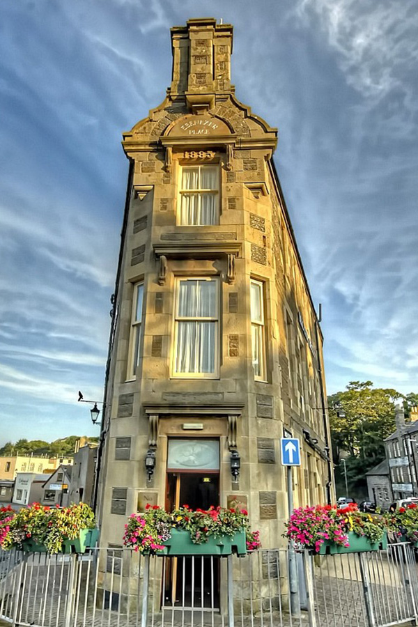 Mackays Hotel on the world's shortest street