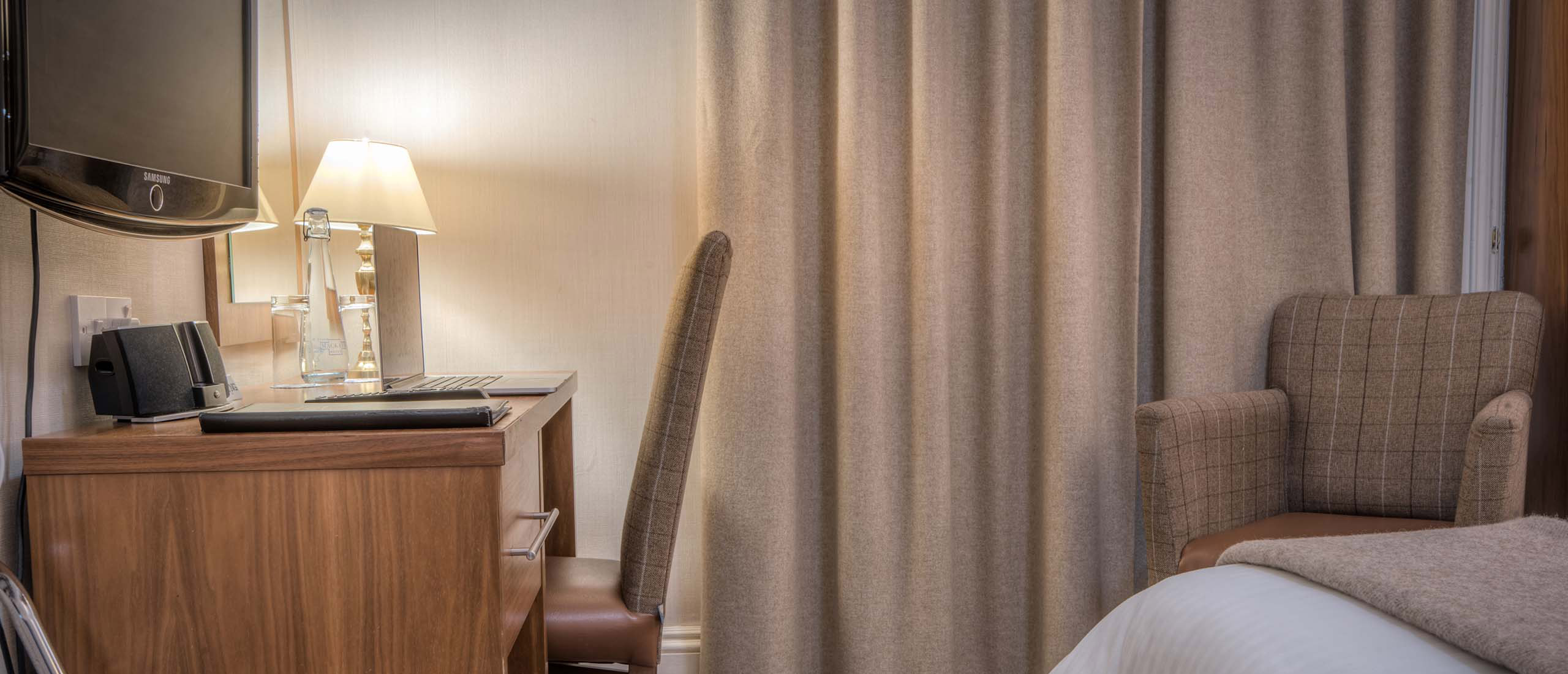 Single Hotel Rooms with Double Beds Mackays Hotel